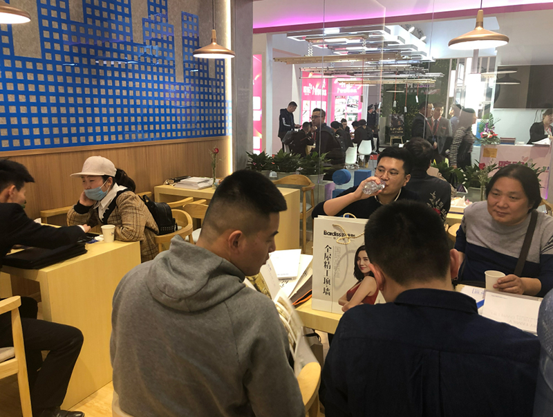 海創(chuàng)建博會現(xiàn)場.jpg 海創(chuàng)集成墻面加盟.jpg