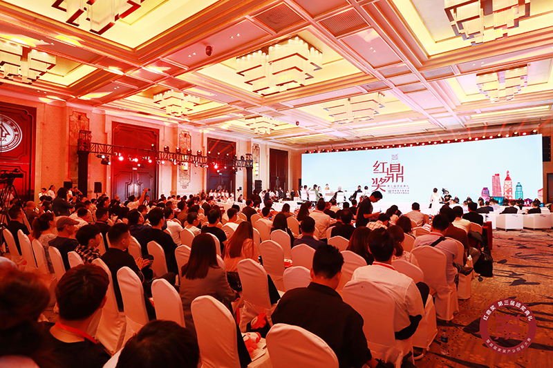 海創(chuàng)獲獎現(xiàn)場.jpg 海創(chuàng)斬獲紅鼎獎.jpg