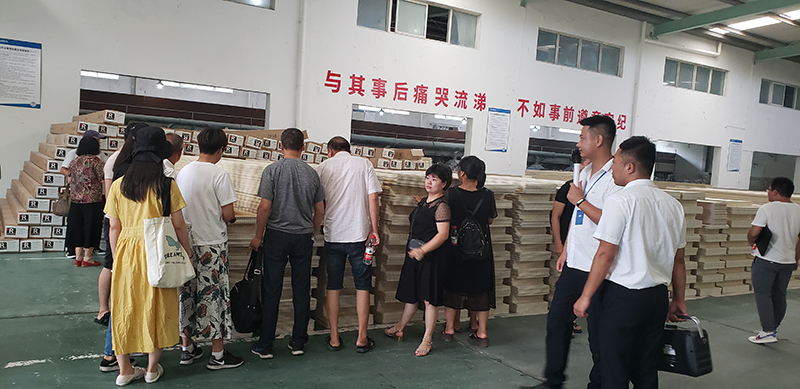 海創(chuàng)廠購會.jpg 海創(chuàng)集成墻面.jpg